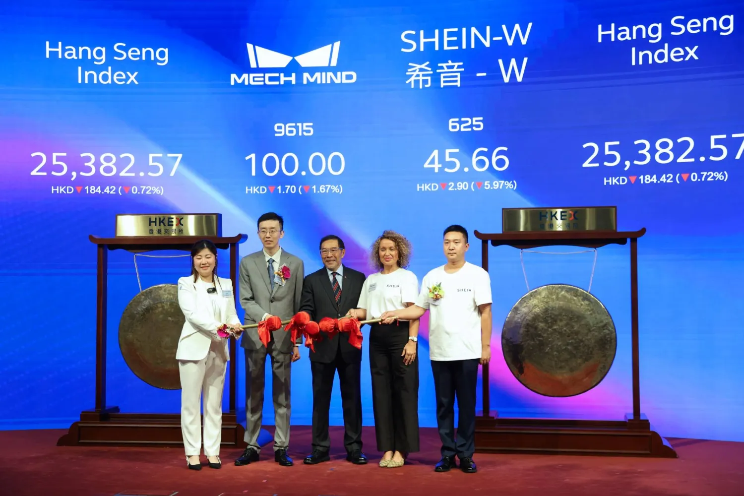 Carlson Tong (C), Chairman of Hong Kong Exchanges and Clearing Limited, attends SHEIN’s listing ceremony at the Hong Kong Exchanges and Clearing Limited (HKEX) in Hong Kong, China, 01 September 2026. (EPA)