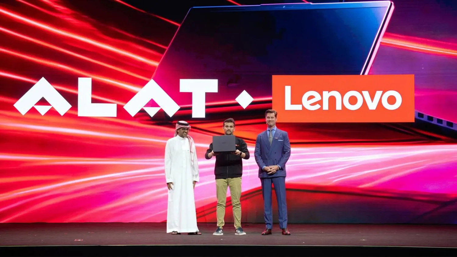 تخطط «لينوفو» لجعل منشأة الرياض قاعدة تصنيع تشمل الحواسيب والهواتف الذكية والخوادم ضمن شبكتها العالمية للإنتاج وسلاسل الإمداد (الشركة)