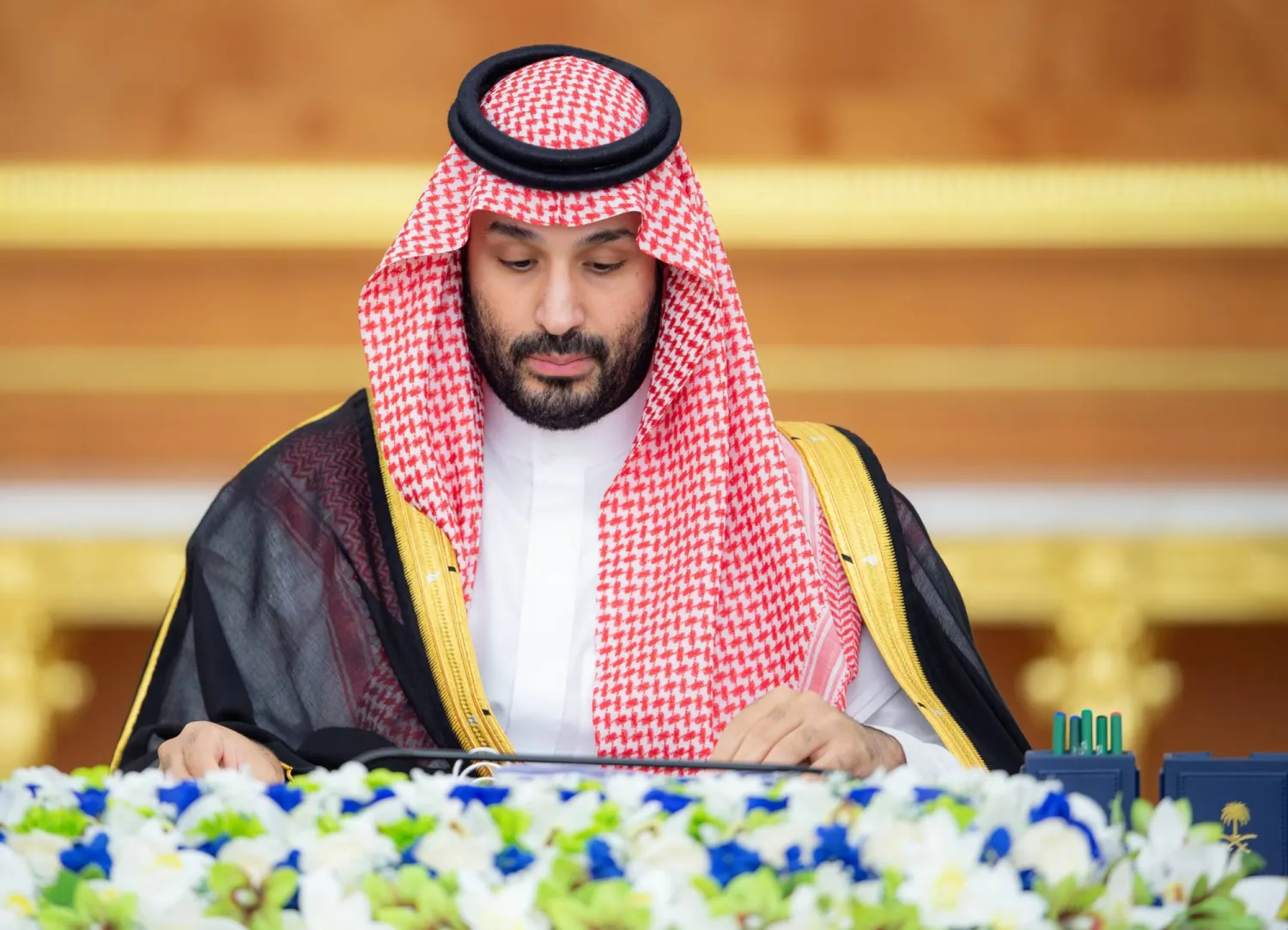 الأمير محمد بن سلمان ولي العهد رئيس مجلس الوزراء السعودي خلال ترؤسه الجلسة في جدة (واس)