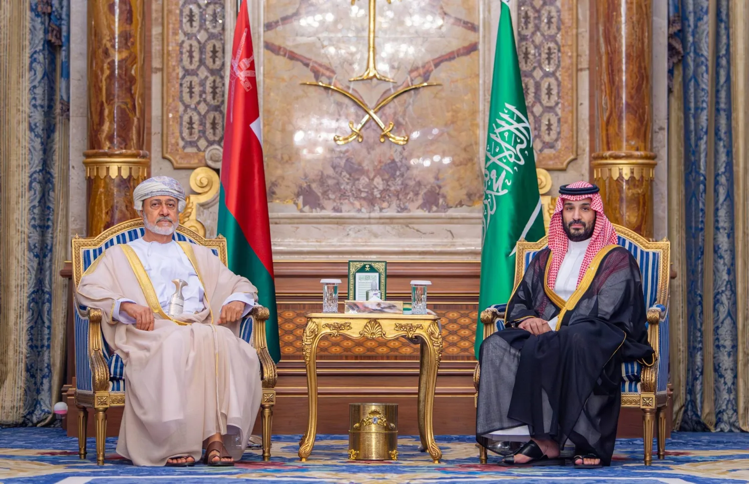 الأمير محمد بن سلمان خلال استقباله السلطان هيثم بن طارق في جدة الثلاثاء (واس)