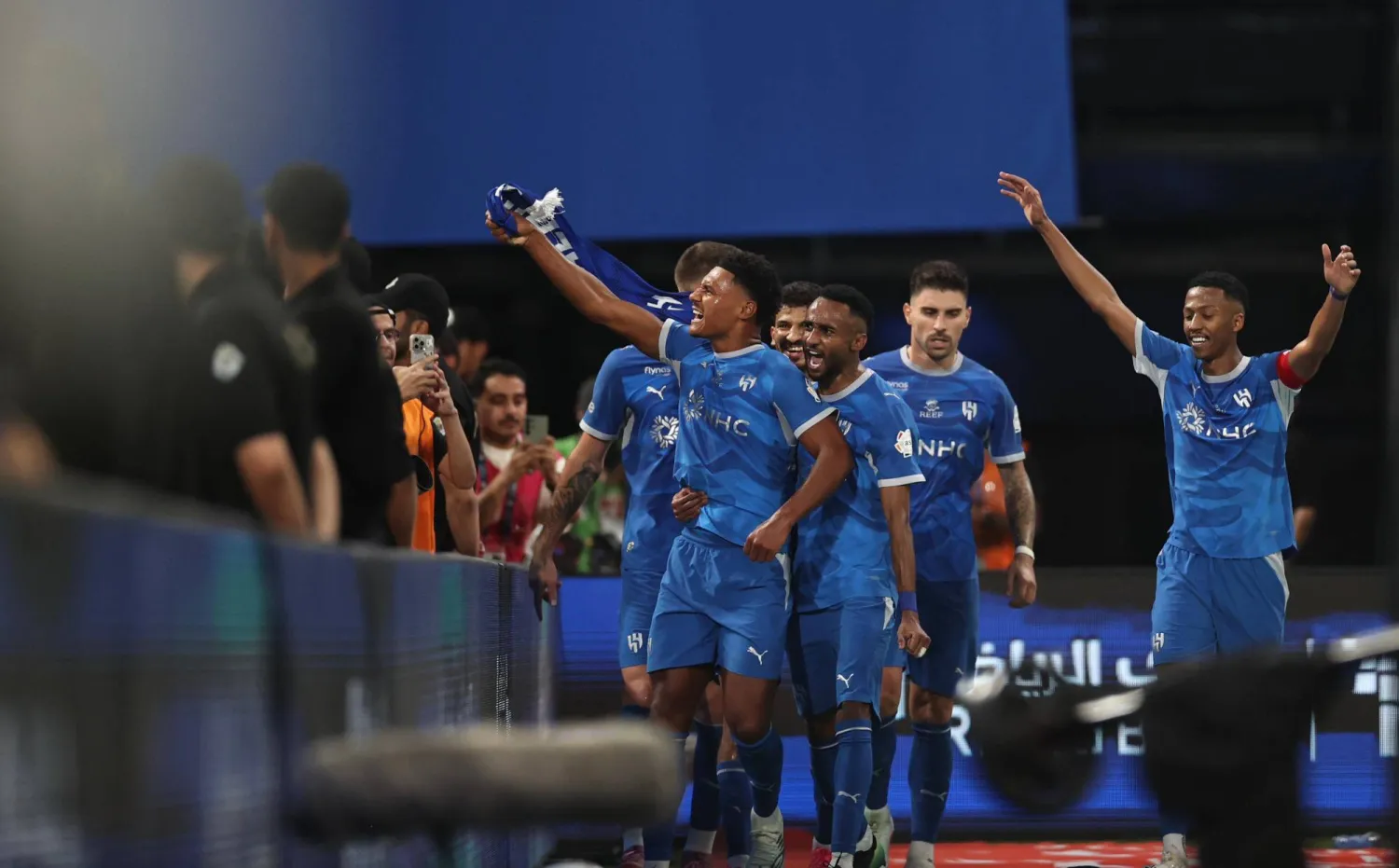 واتكنز يحتفل بهدفه الأول مع الهلال (تصوير: سعد العنزي)