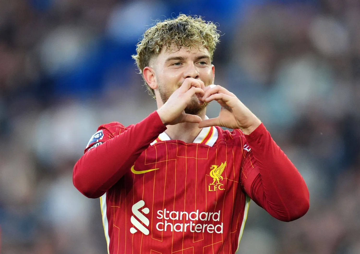 هارفي إليوت لاعب وسط ليفربول إلى فالنسيا (د.ب.أ)
