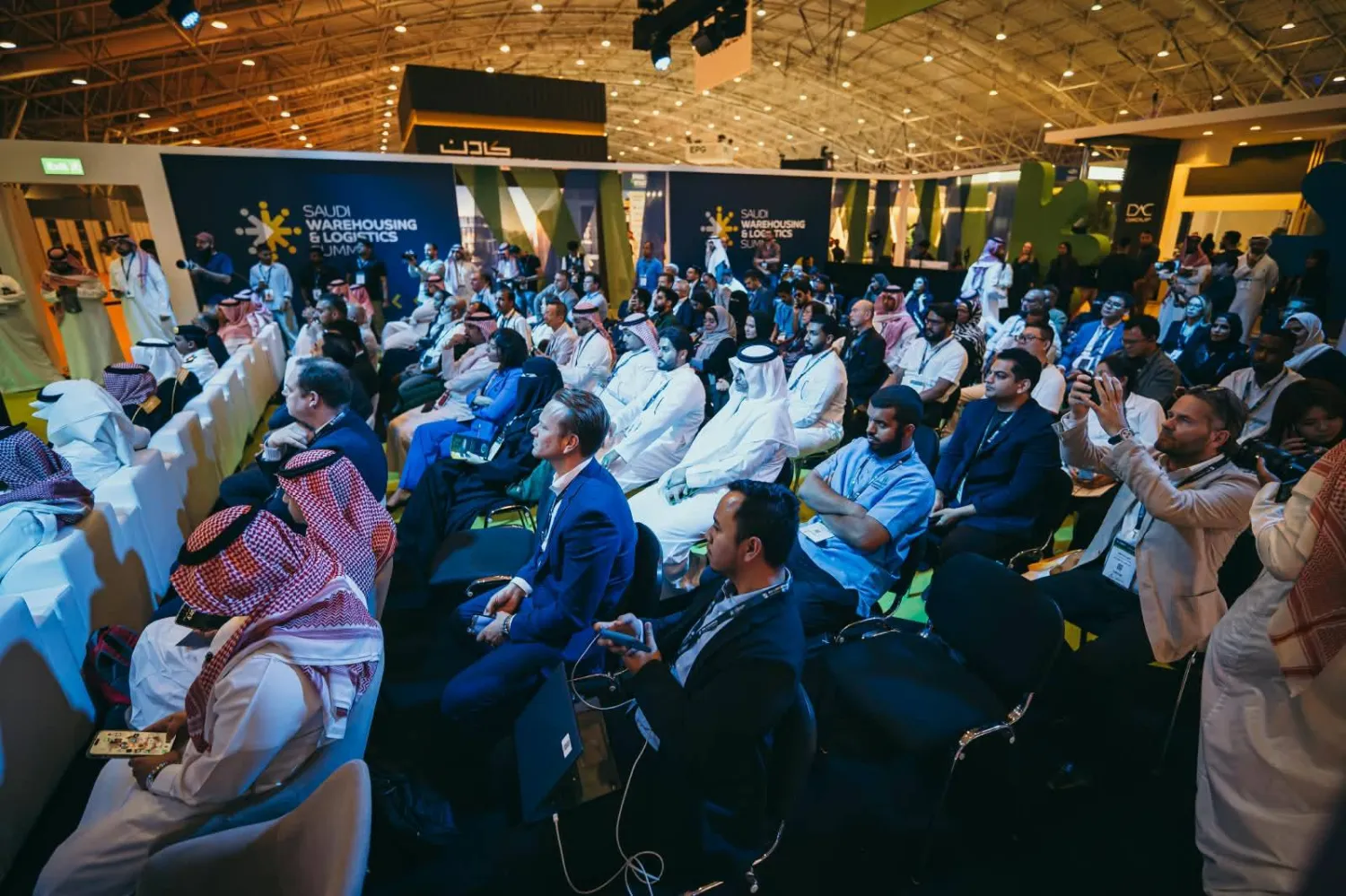 إحدى جلسات «القمة السعودية للمستودعات والخدمات اللوجستية» في نسختها السابقة (الشركة)