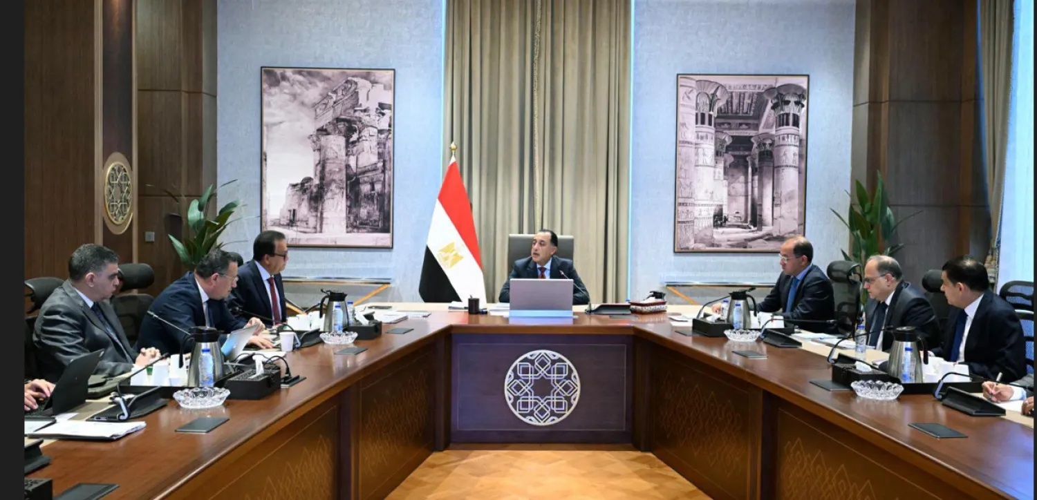 رئيس الوزراء المصري يتابع توافر الأدوية والمستلزمات الطبية بمختلف المستشفيات (صفحة مجلس الوزراء على فيسبوك)