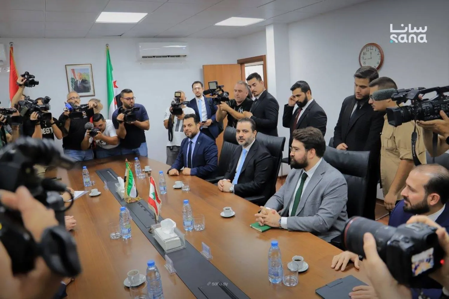 لقطات من اجتماع وزير الخارجية والمغتربين أسعد حسن الشيباني والوفد المرافق له مع وزير الخارجية اللبناني يوسف رجي في بيروت 10 أكتوبر 2025 (سانا)