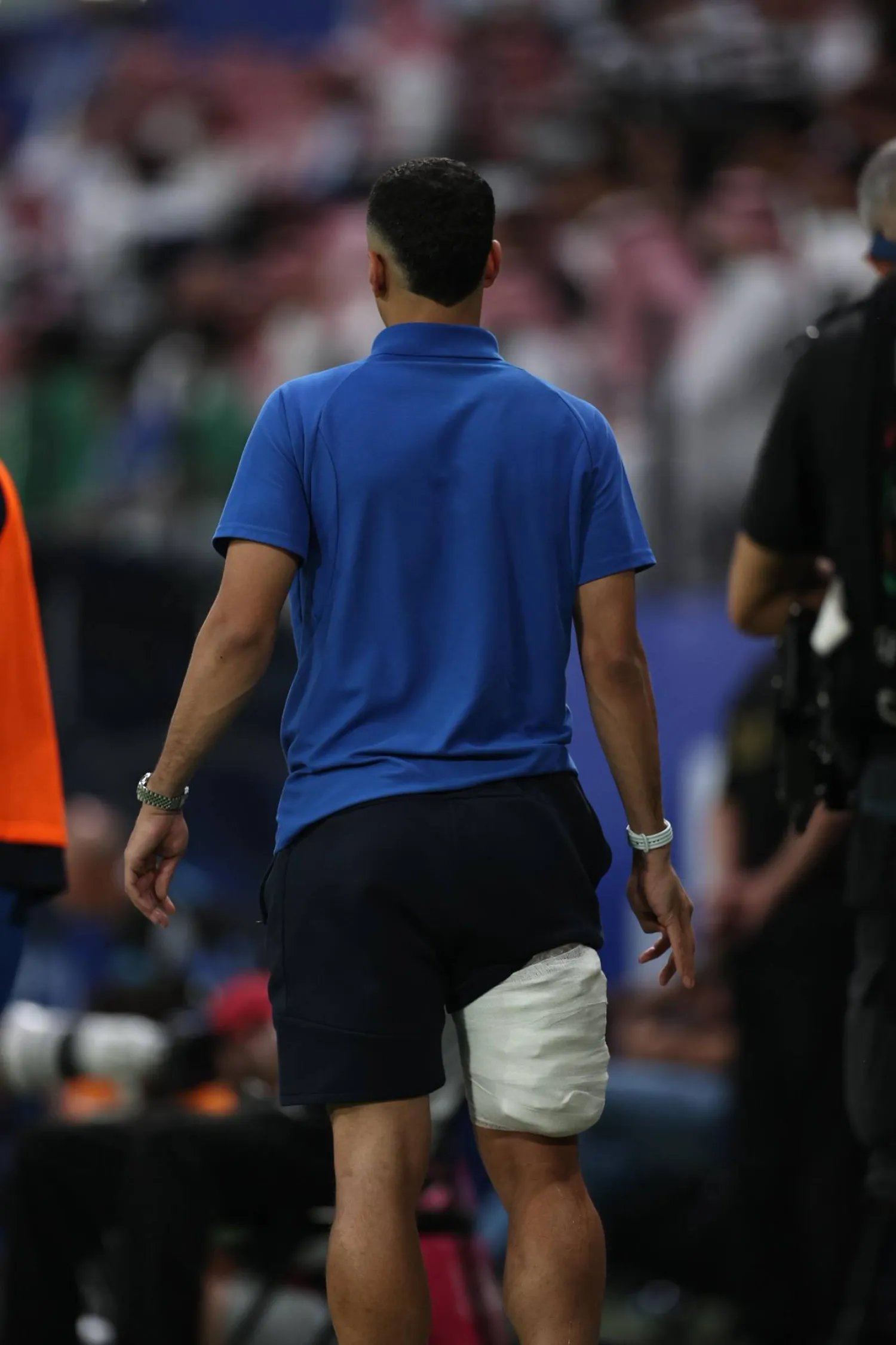 لاجامي غادر الكلاسيكو عند الدقيقة 30 بسبب الإصابة (تصوير: سعد العنزي)