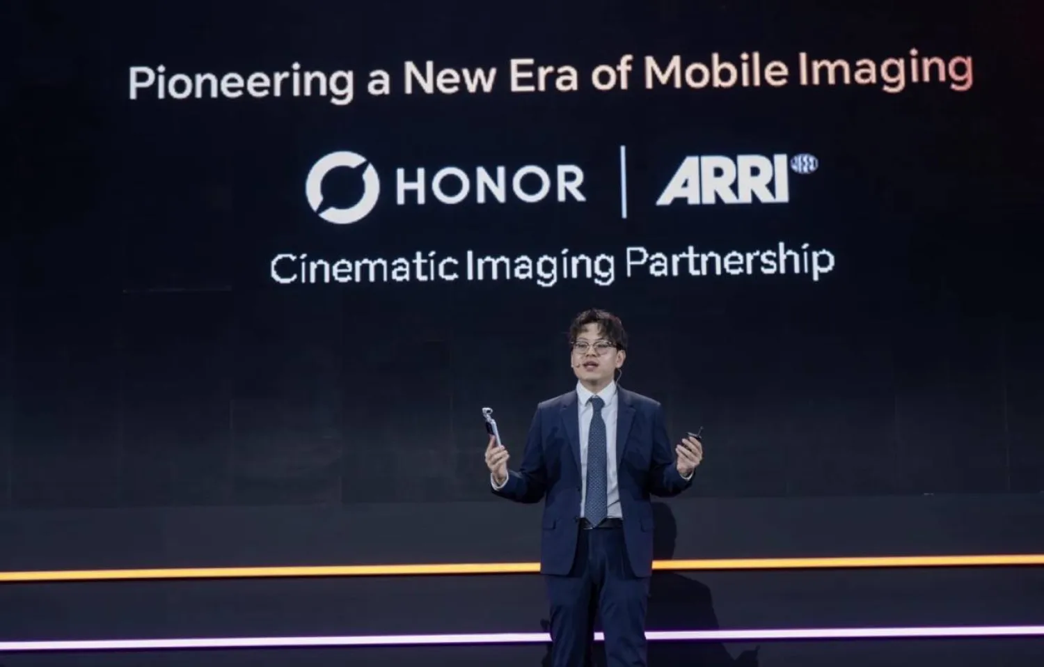 «HONOR» تطلق استراتيجية «Dare to Be» للتحول إلى منظومة عالمية للأجهزة المدعومة بالذكاء الاصطناعي