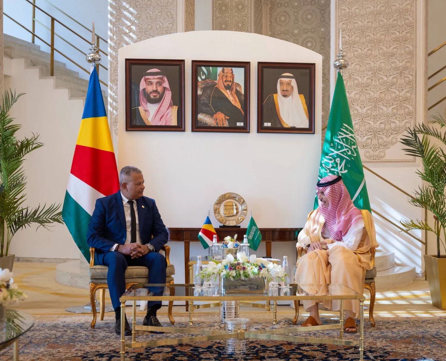 وزير الخارجية السعودي الأمير فيصل بن فرحان مستقبلاً نائب رئيس سيشل سيباستيان بيلاي في الرياض (واس)