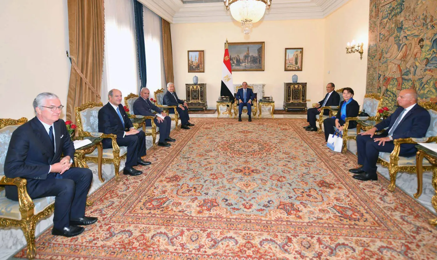 الرئيس المصري عبد الفتاح السيسي يستقبل وزير خارجية إيطاليا أنطونيو تاياني يوم الخميس (الرئاسة المصرية)