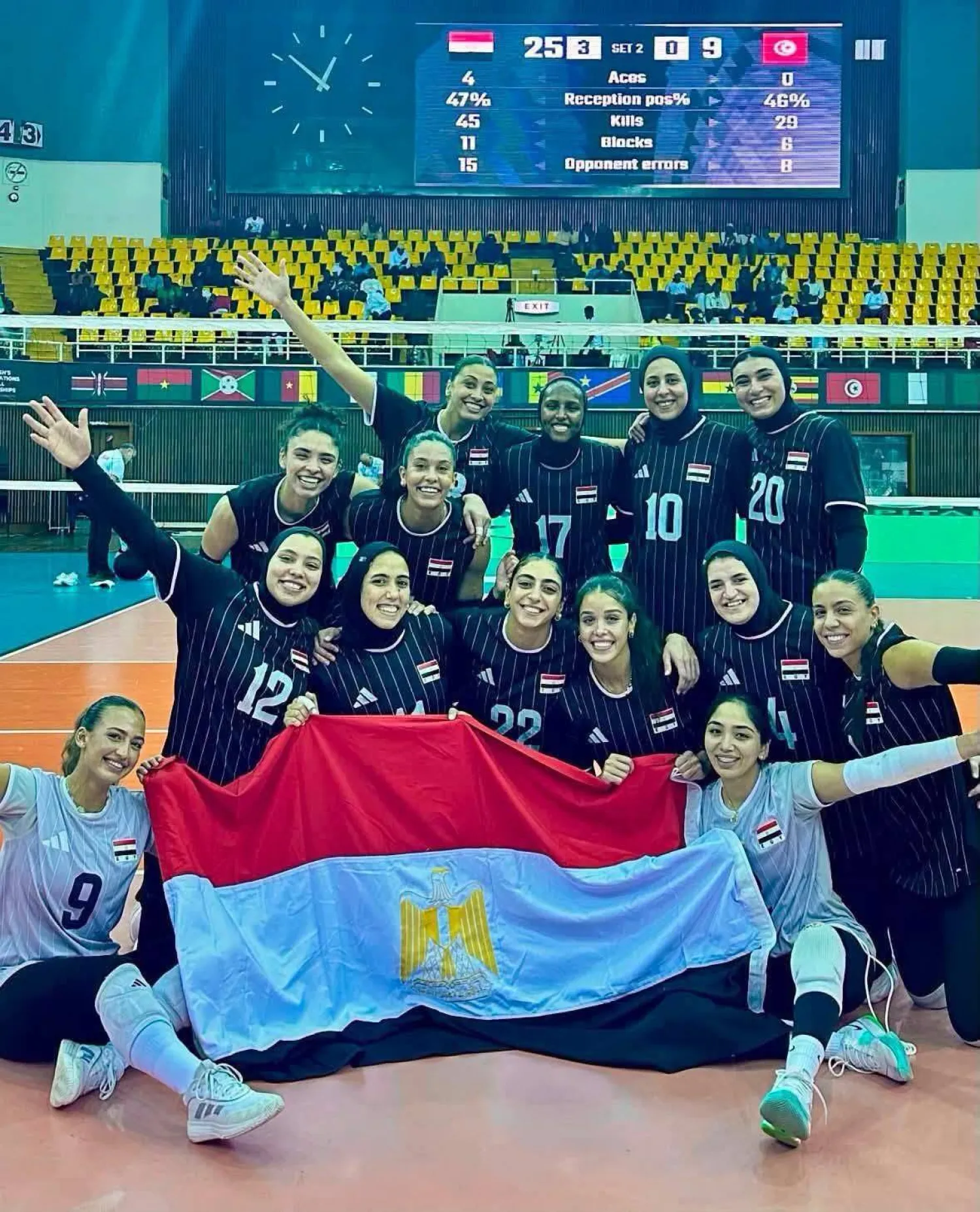 ينتظر منتخب مصر الفائز من كينيا والكاميرون لمواجهته في النهائي (الاتحاد المصري لكرة الطائرة - فيسبوك)