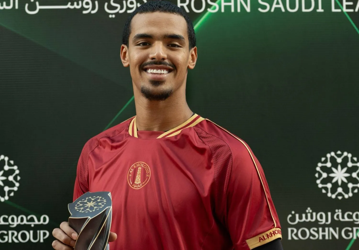 حامد الشنقيطي يتسلم جائزة أفضل لاعب واعد لشهر أغسطس (نادي الخلود) 