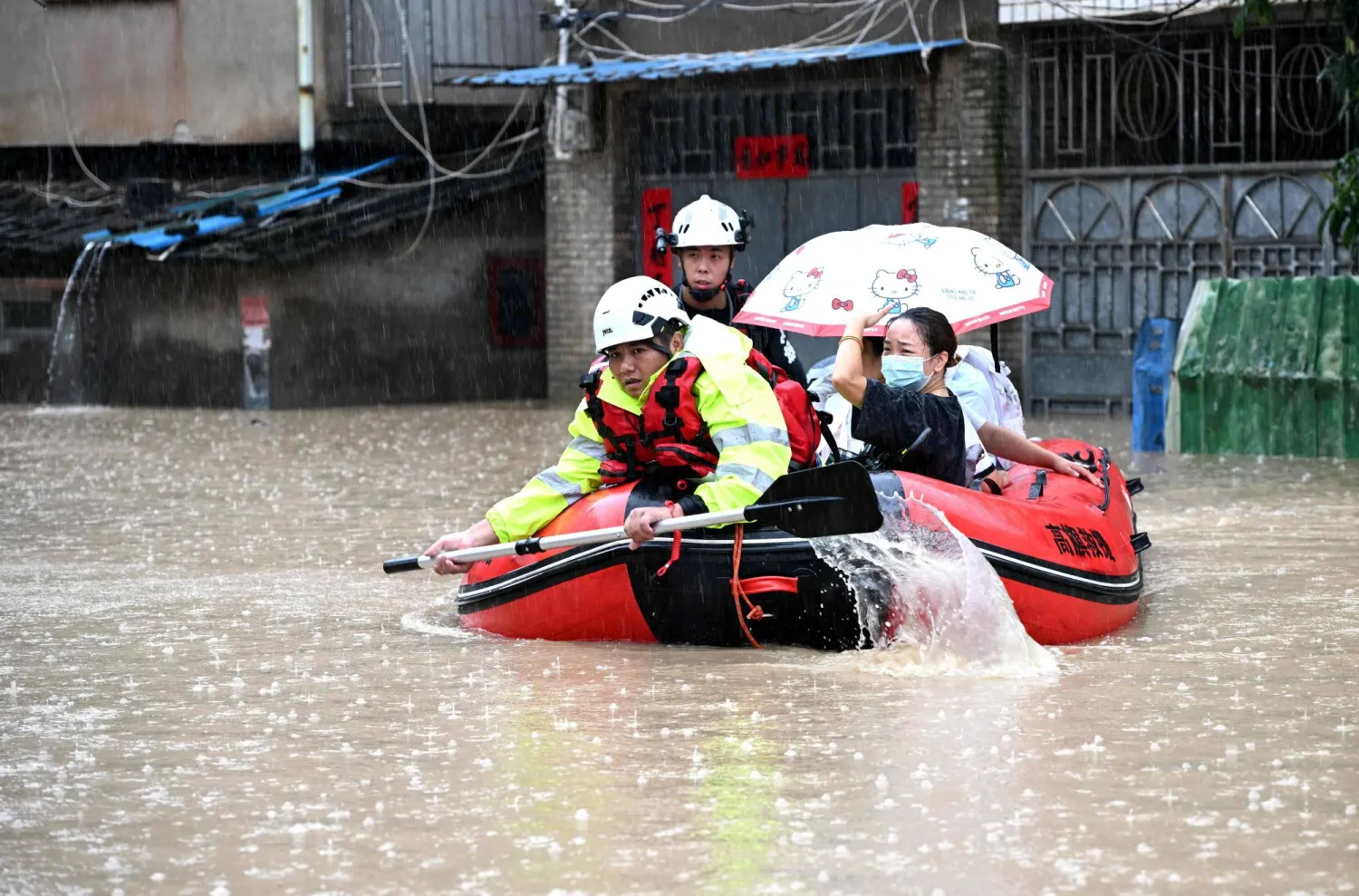 Members of a search and rescue team evacuate people affected by Typhoon Saudel in Minhou, Fuzhou, China's eastern Fujian province on September 3, 2026. (CNS / AFP) 