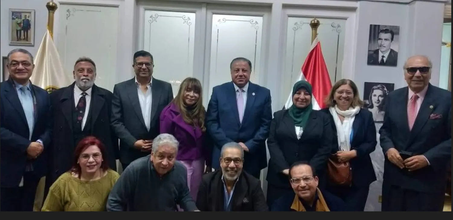 عدد من صنّاع الفن في مقر جمعية «أبناء الفنانين» (فيسبوك)