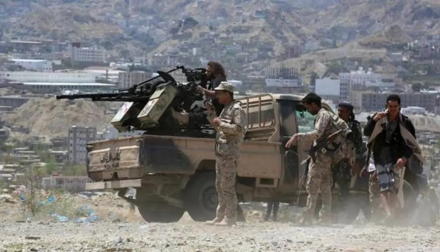Government forces are waging fierce battles against the Houthis in Taiz. (Military media) 