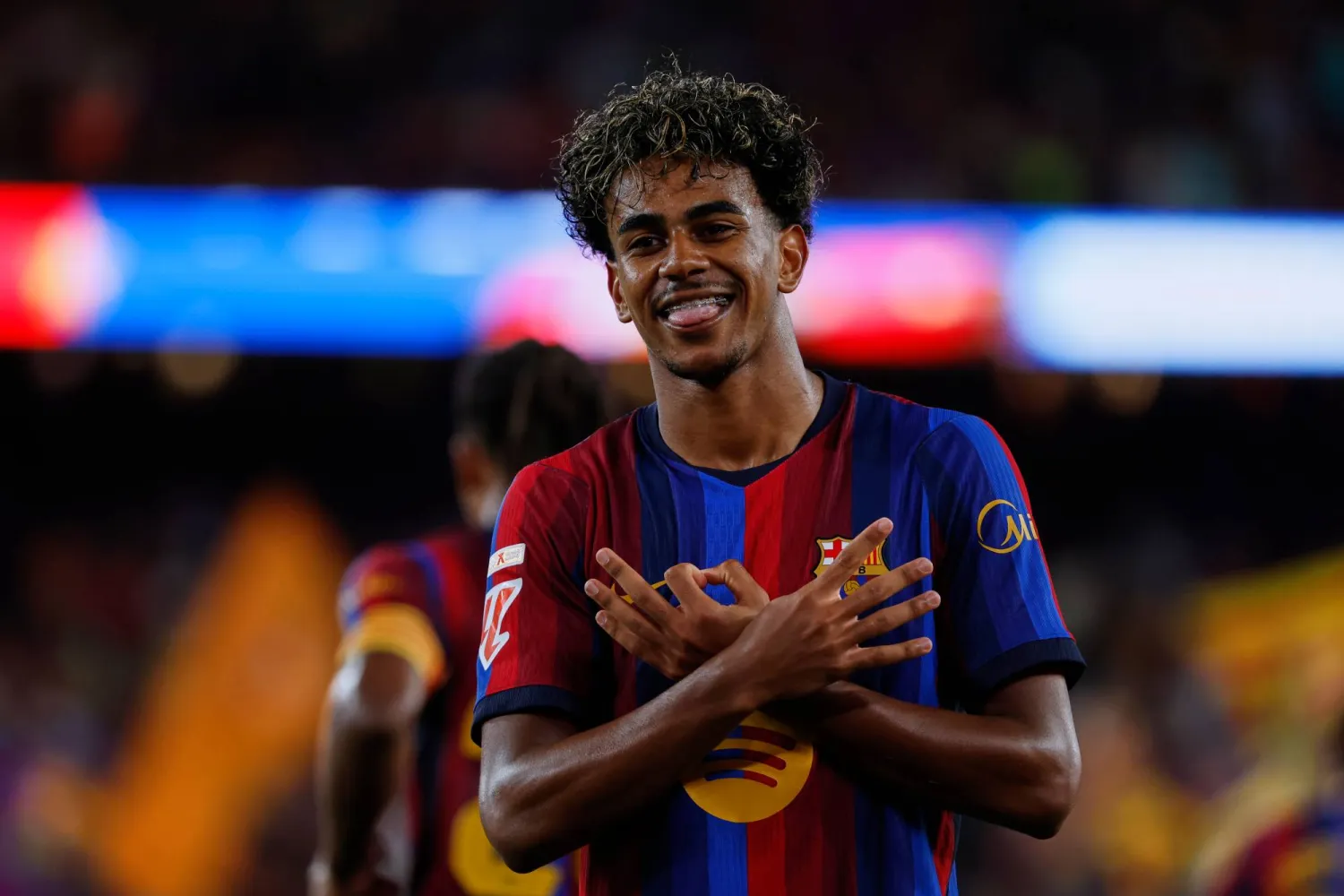  Barcelona's Lamine Yamal celebrates after scoring his side's fifth goal during a Spanish La Liga match between Barcelona and Rayo Vallecano in Barcelona, Spain, Monday, Aug. 31, 2026. (AP) 