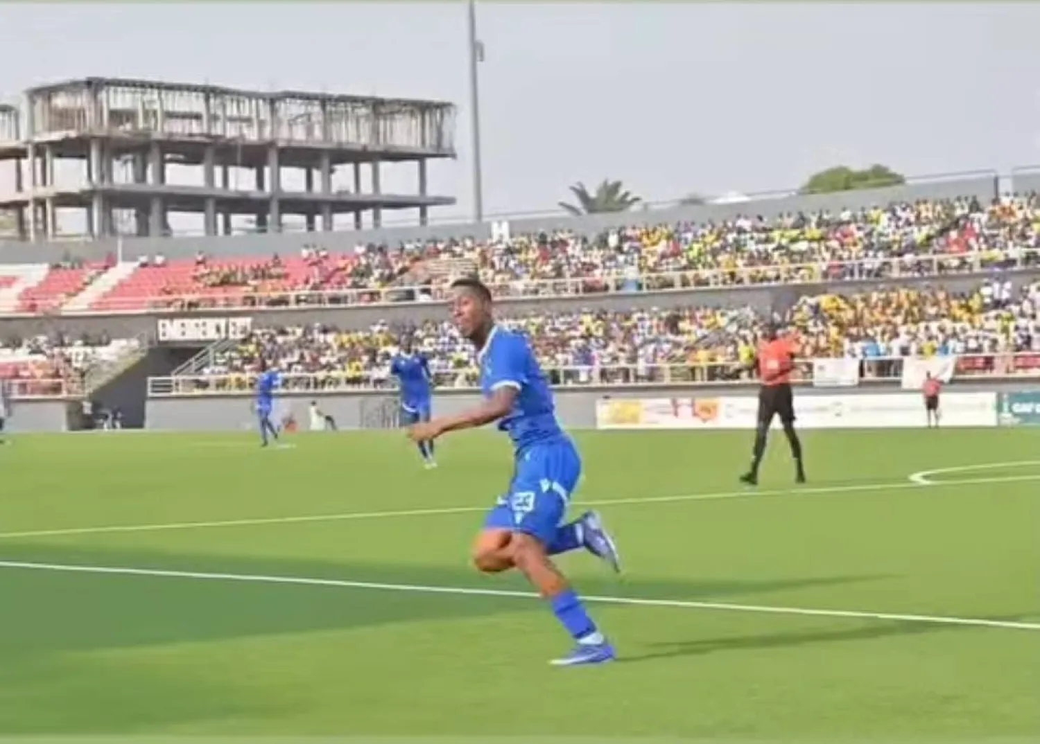 فرحة أحمد سالم بهدف الهلال الثاني في إيجل نوار (نادي الهلال)