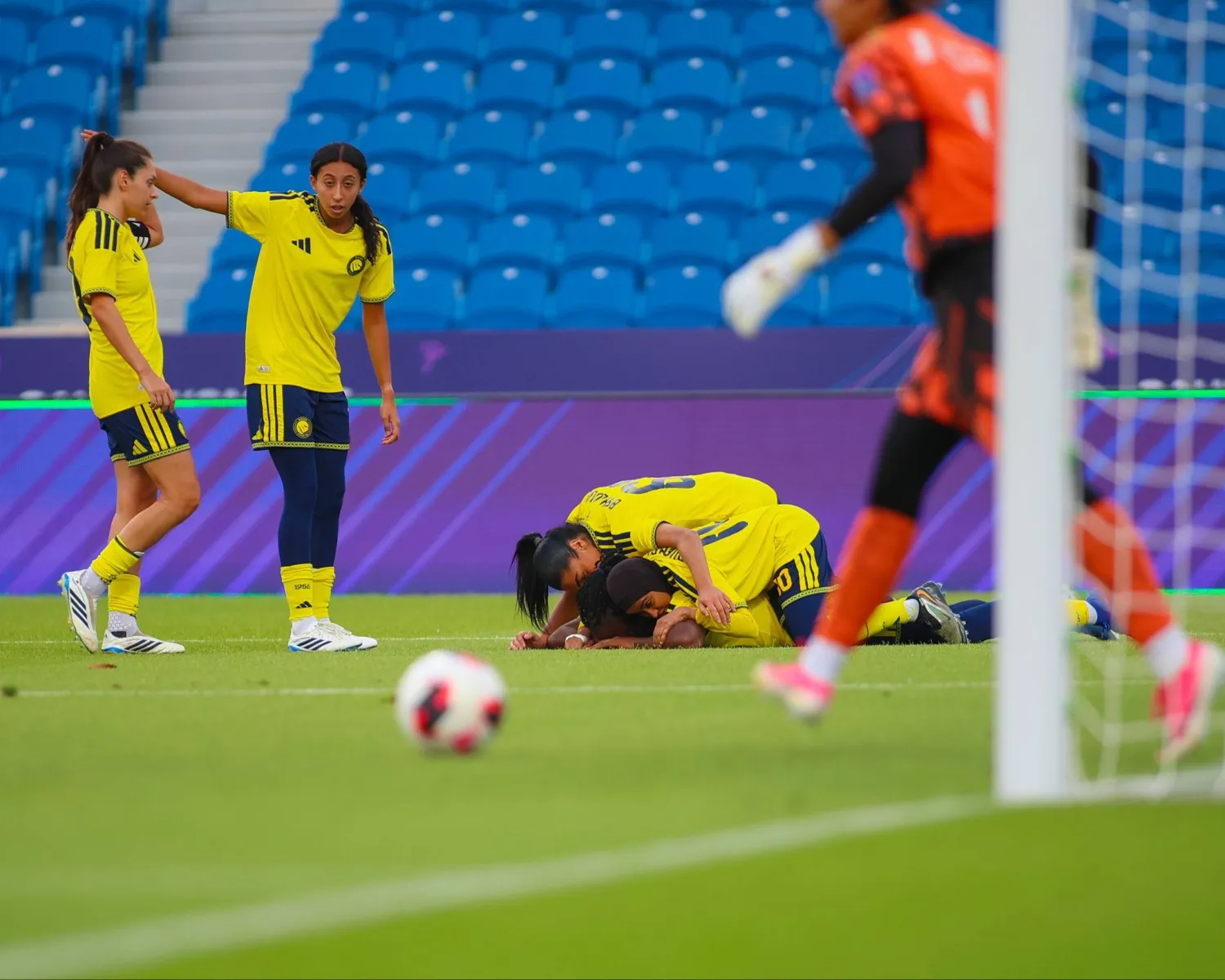 فرحة نصراوية بأحد الأهداف أمام الهلال (سيدات النصر)