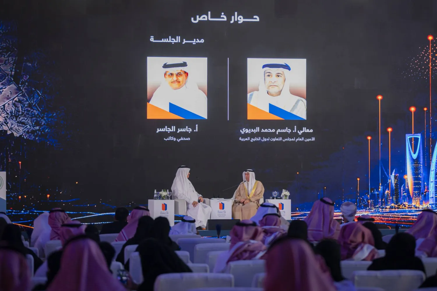 جانب من جلسة أمين عام مجلس التعاون الخليجي جاسم البديوي (المؤتمر)
