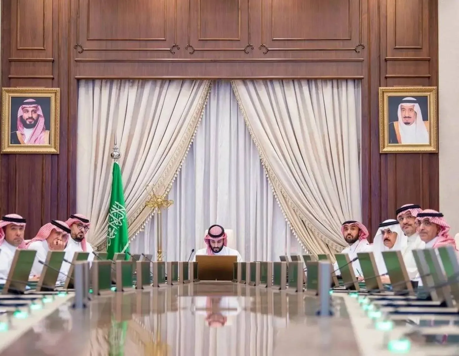 الأمير محمد بن سلمان ولي العهد رئيس مجلس الوزراء رئيس «مجلس الشؤون الاقتصادية والتنمية» في اجتماع سابق لـ«المجلس» (واس)