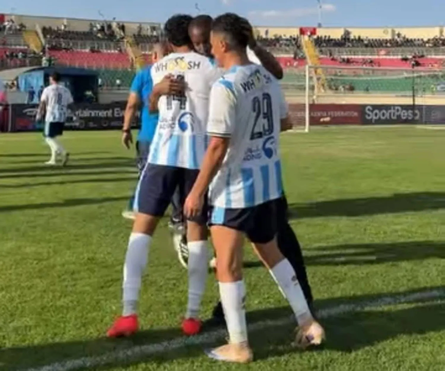 احتفالية لاعبي بيراميدز بعد الفوز على جورماهيا (نادي بيراميدز)