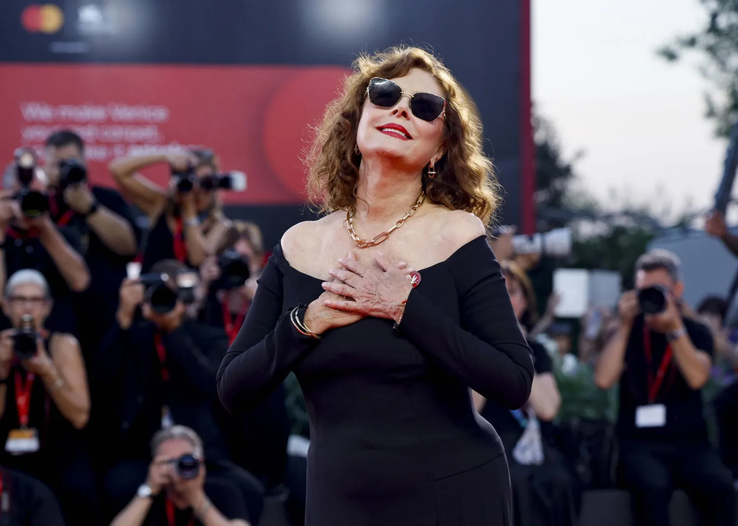 الممثلة الأميركية سوزان ساراندون لحضور العرض الأول لفيلم «غرفة الصدى» خلال فعاليات مهرجان البندقية السينمائي الدولي الثالث والثمانين في مدينة البندقية بإيطاليا (إ.ب.أ)