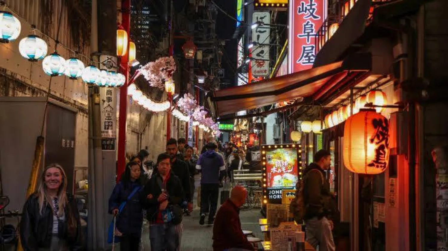 Tokyo tourist hotspot Shinjuku as a large residential population, who have become increasingly exasperated with tourists who fail to properly dispose of rubbish, smoke where they're not supposed to, and make too much noise. Ludovic MARIN / AFP/File
