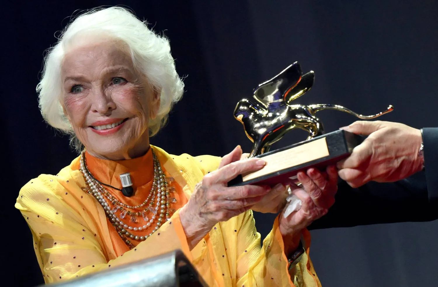 US actor Ellen Burstyn receives the Golden Lion for Lifetime Achievement from Venice Biennale President Pietrangelo Buttafuoco (R) during the Venice International Film Festival, in Venice, Italy, 07 September 2026. (EPA)