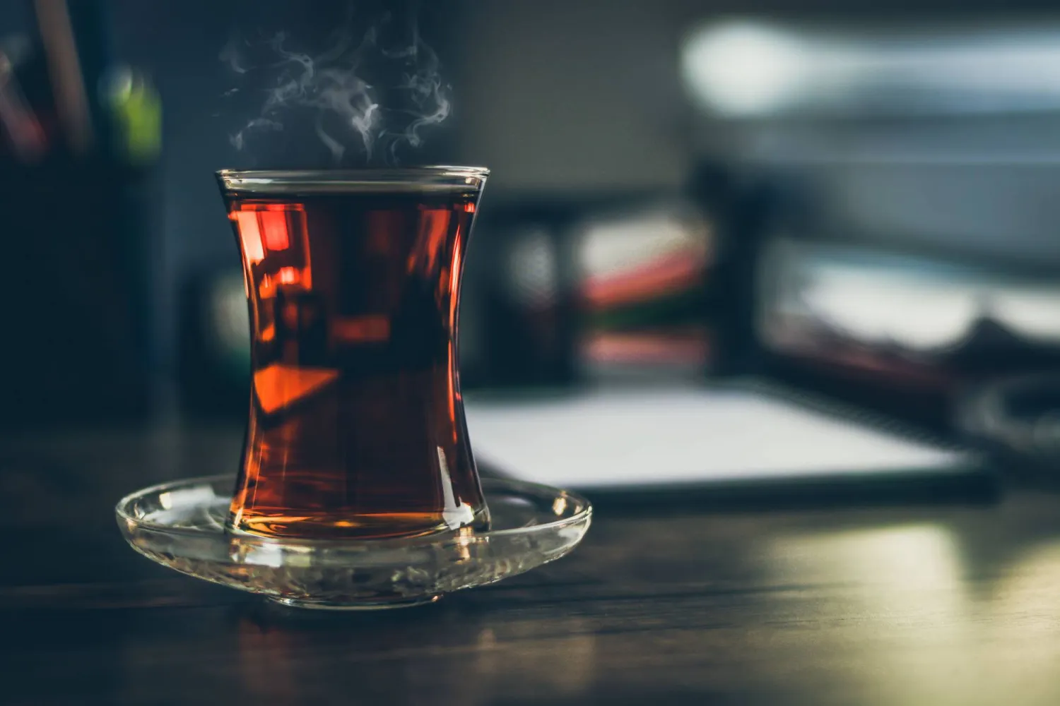 المشروبات شديدة السخونة تزيد من خطر الإصابة بسرطان المريء (بيكسلز)