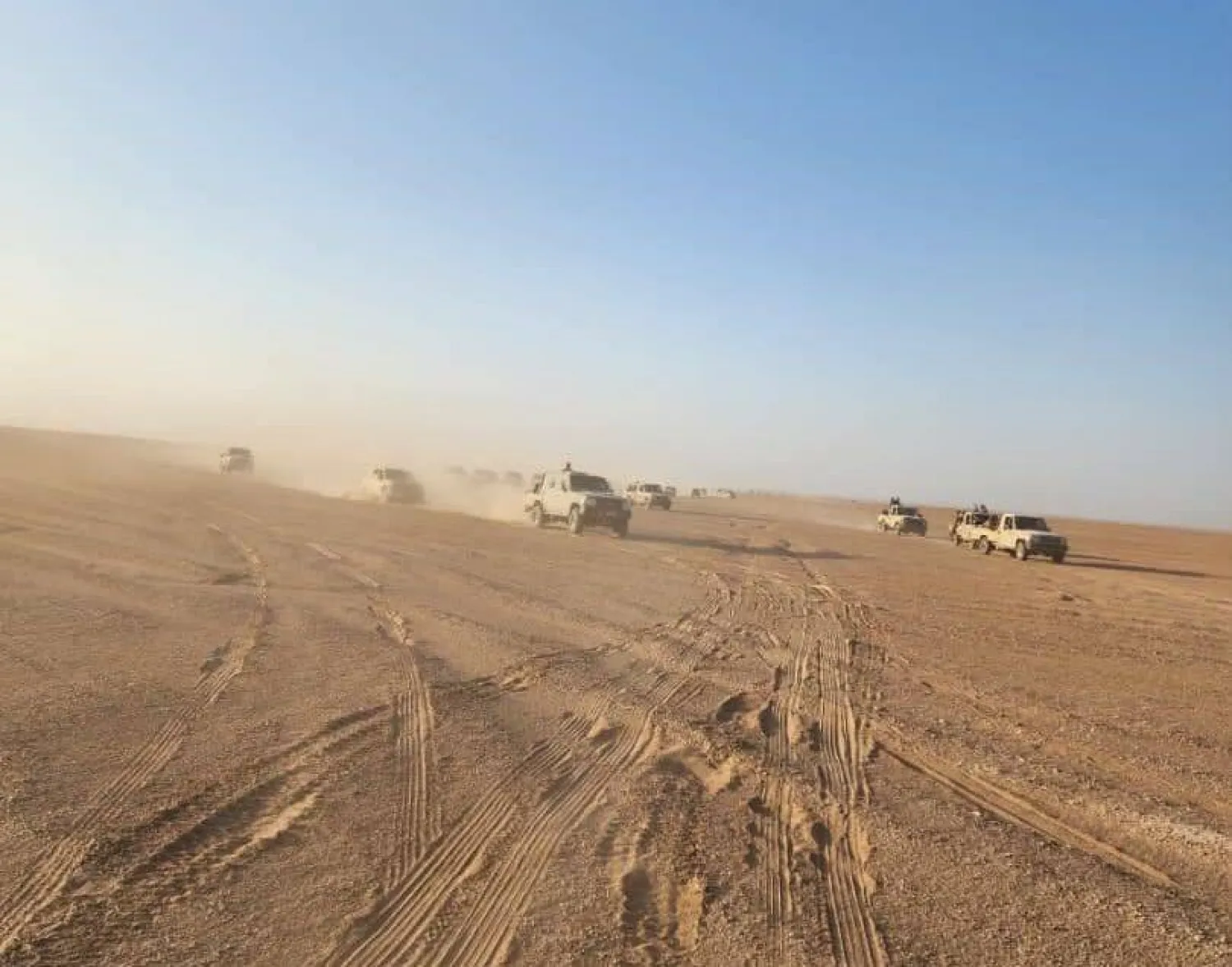 قوات الجيش اليمني خلال تقدمها في محافظة الجوف (إعلام حكومي)