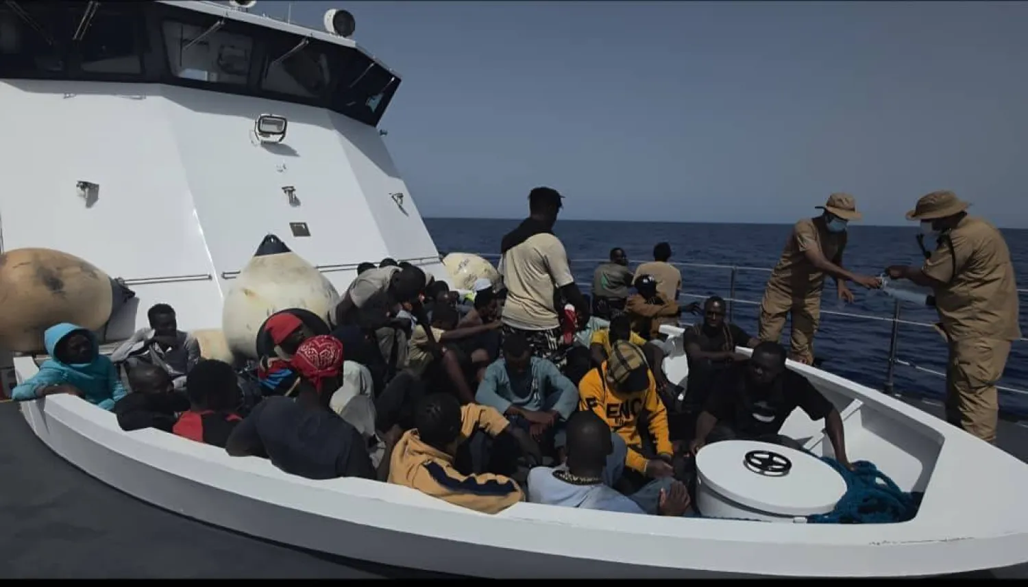 جانب من عملية إنقاذ المهاجرين قبالة زوارة الليبية أغسطس الماضي (الإدارة العاملة لأمن السواحل بغرب ليبيا)