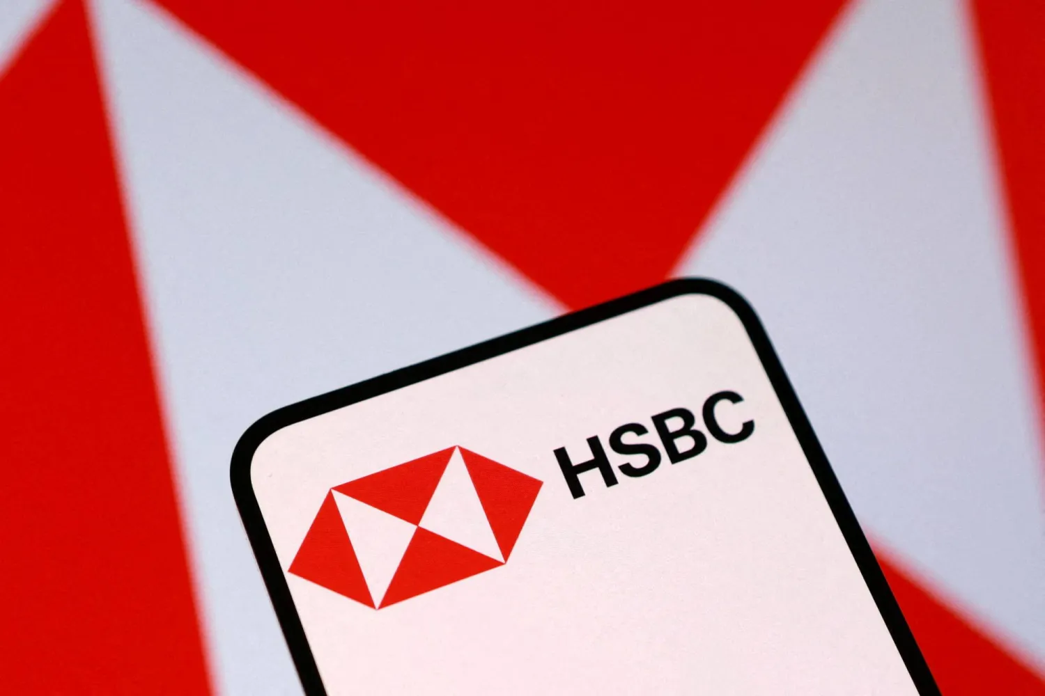 FILE PHOTO: HSBC logo is seen in this illustration taken January 7, 2026. REUTERS/Dado Ruvic/File Photo