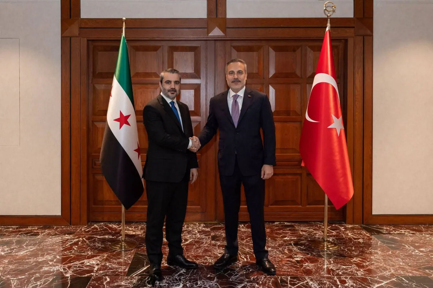 وزير الخارجية السوري أسعد الشيباني مع نظيره التركي هاكان فيدان في العاصمة أنقرة الثلاثاء (الخارجية السورية)