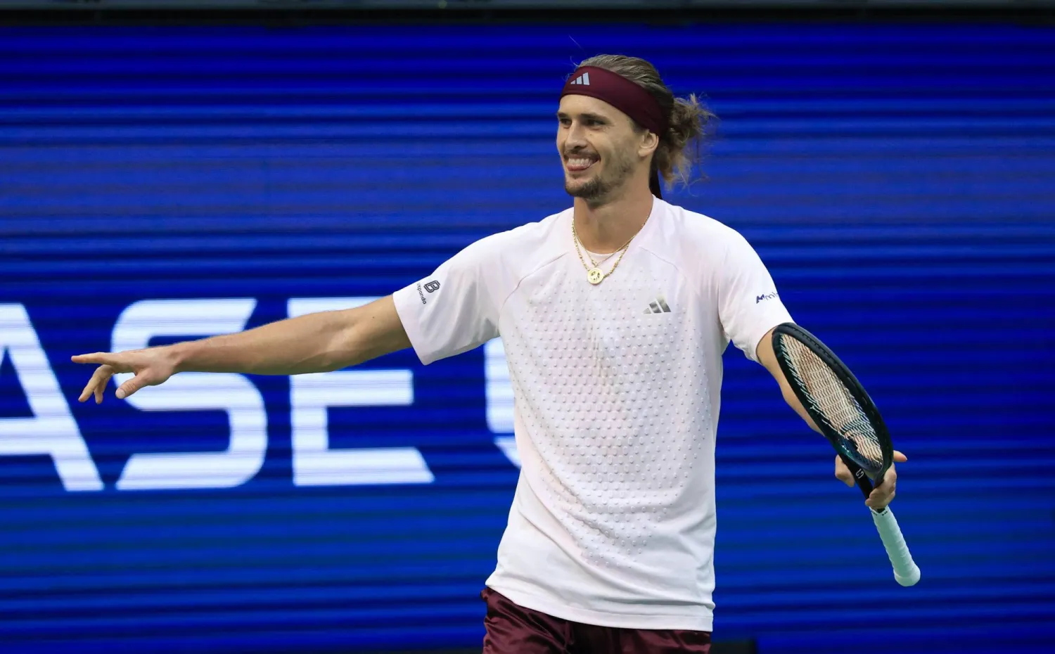 NEW YORK, NEW YORK - SEPTEMBER 11: Alexander Zverev of Germany celebrates match point after defeating Karen Khachanov during their Men's Singles Semifinal match on Day Thirteen of the 2026 US Open at USTA Billie Jean King National Tennis Center on September 11, 2026 in the Flushing neighborhood of the Queens borough of New York City. Matthew Stockman/Getty Images/AFP