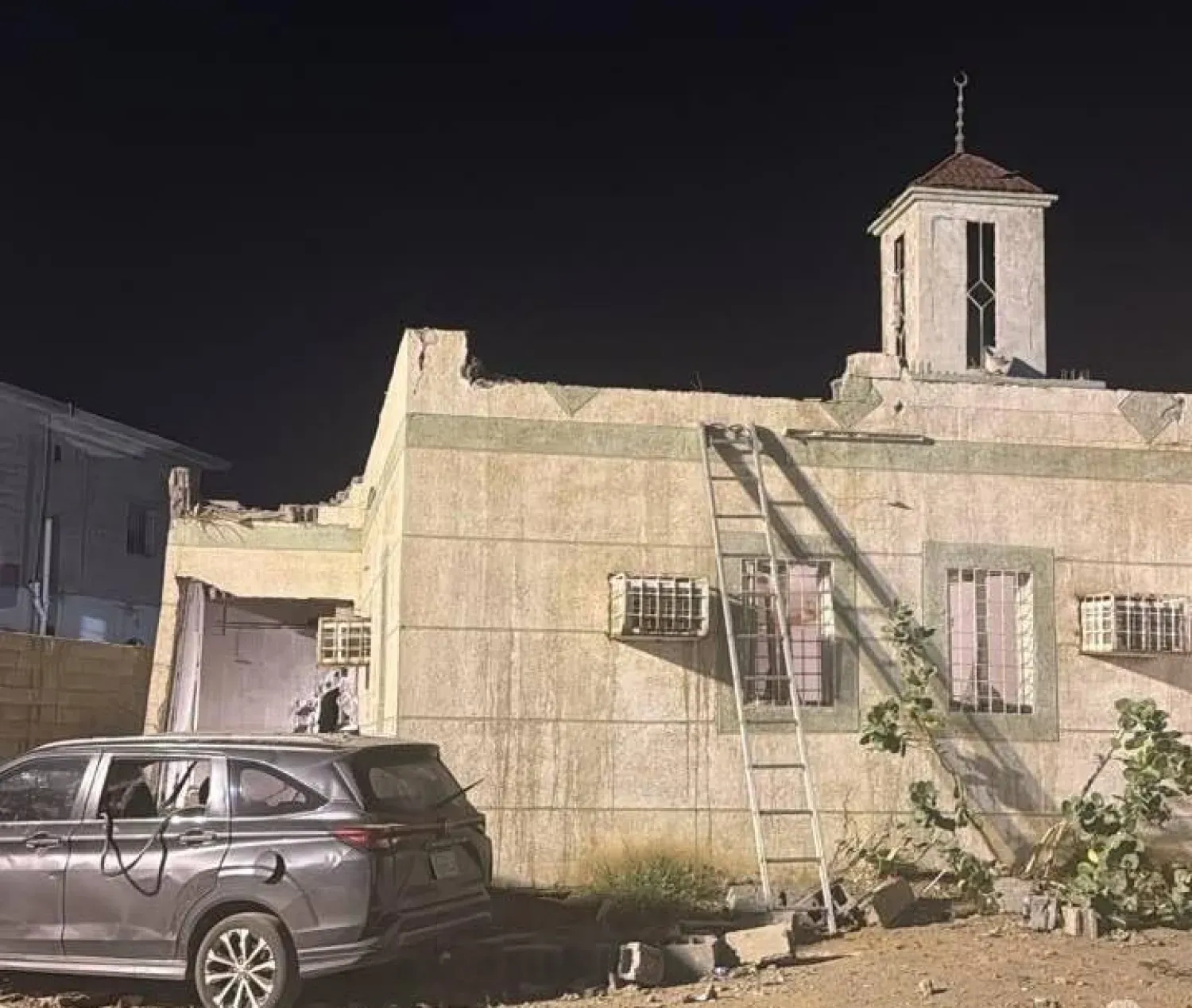 Camilere yönelik saldırı uluslararası hukuka göre savaş suçu ve suç teşkil eden bir eylemdir (Şarku’l Avsat)