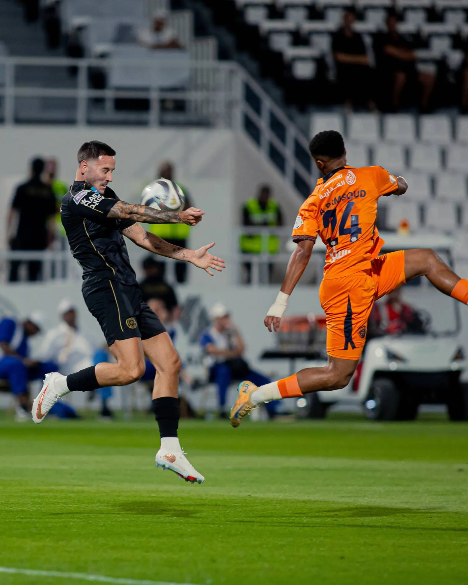 براونهيل لاعب الشباب خلال المباراة أمام الفيحاء (موقع نادي الشباب)