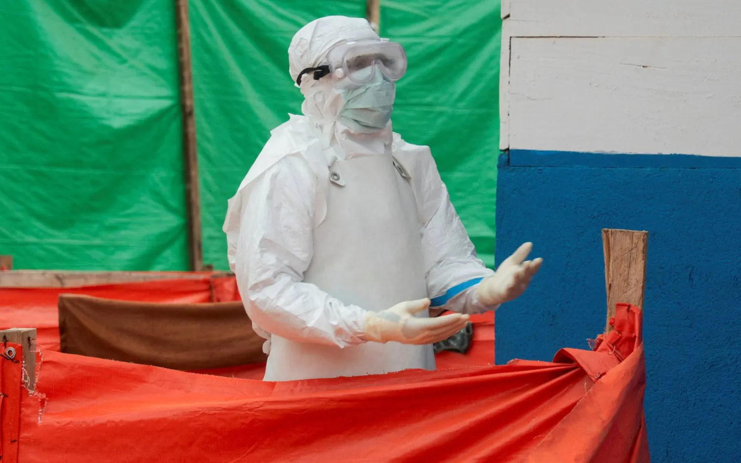 A Congolese medical worker dressed in personal protective equipment (PPE) walks within the emergency unit at the Muthiri Adventist Hospital, as aid agencies intensify efforts to contain a new Ebola outbreak involving the Bundibugyo strain in the Mutiri quarter of Butembo, North Kivu province, Democratic Republic of Congo, September 10, 2026. (Reuters)