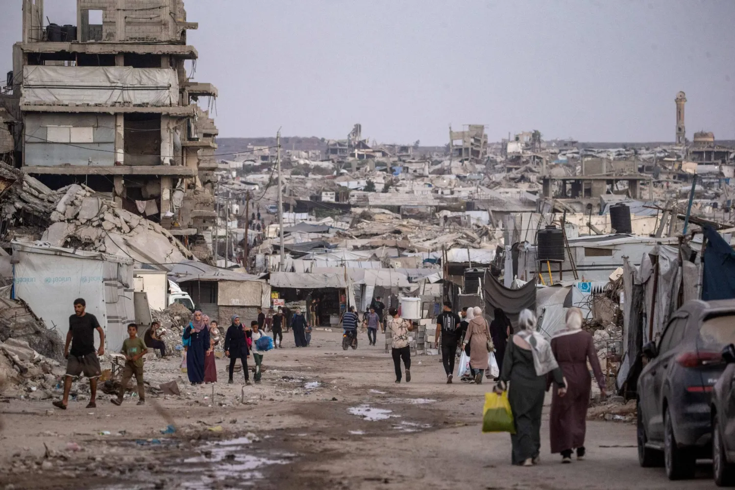 Internally displaced Palestinians walk among the ruins of destroyed residential buildings in the Al-Sheikh Radwan neighborhood, east of Gaza City, Gaza Strip, 10 September 2026. (EPA) 
