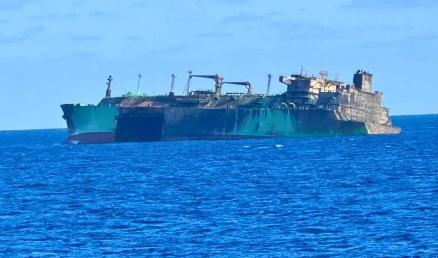 Mart ayında Libya açıklarında hasar gören Rus gaz tankeri (Libya Ulusal Petrol Kurumu)