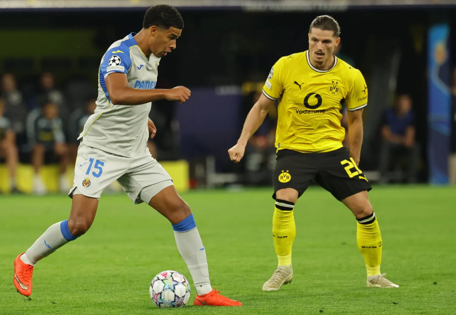 لاعب الوسط النمساوي مارسيل سابيتزر «يمين» (إ.ب.أ)