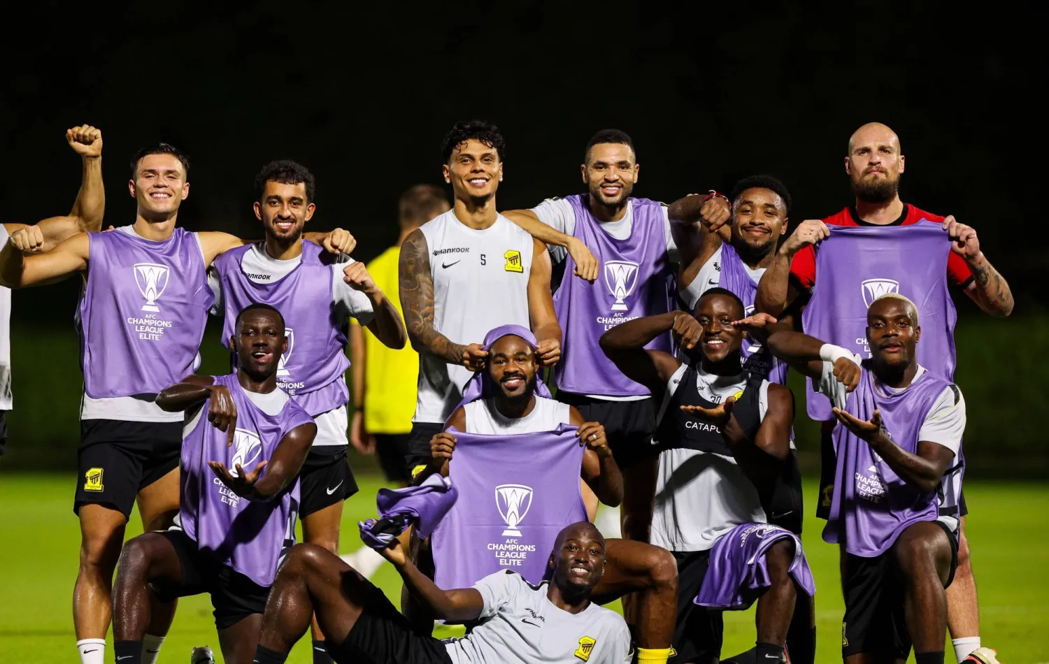 لاعبو الاتحاد أظهروا معنويات عالية خلال تدريباتهم في قطر (موقع النادي)