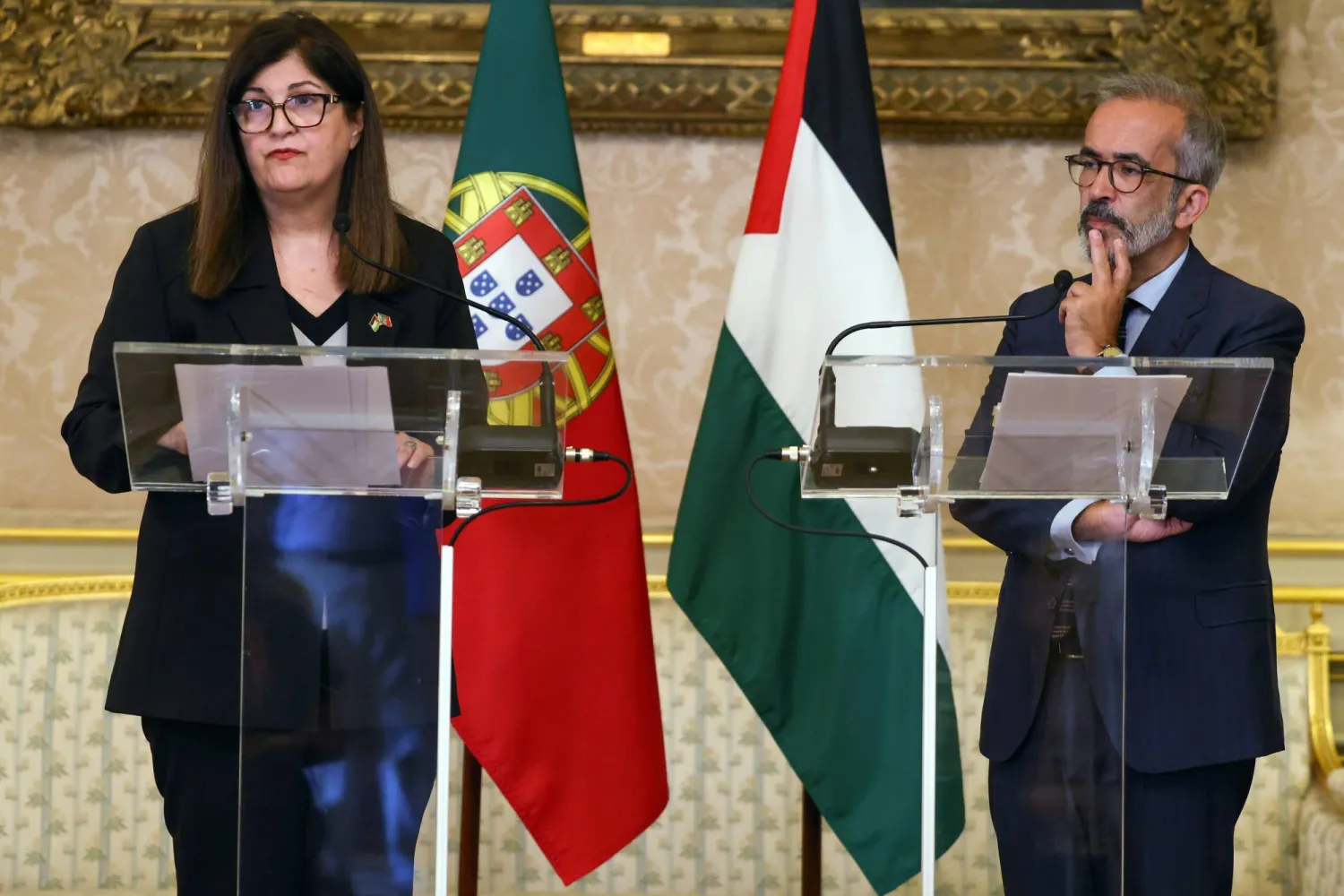 وزيرة الخارجية الفلسطينية فارسين أغابكيان شاهين ووزير الخارجية البرتغالي باولو رانجيل يحضران مؤتمراً صحافياً بعد اجتماع في لشبونة بالبرتغال يوم 14 سبتمبر 2026 (إ.ب.أ)