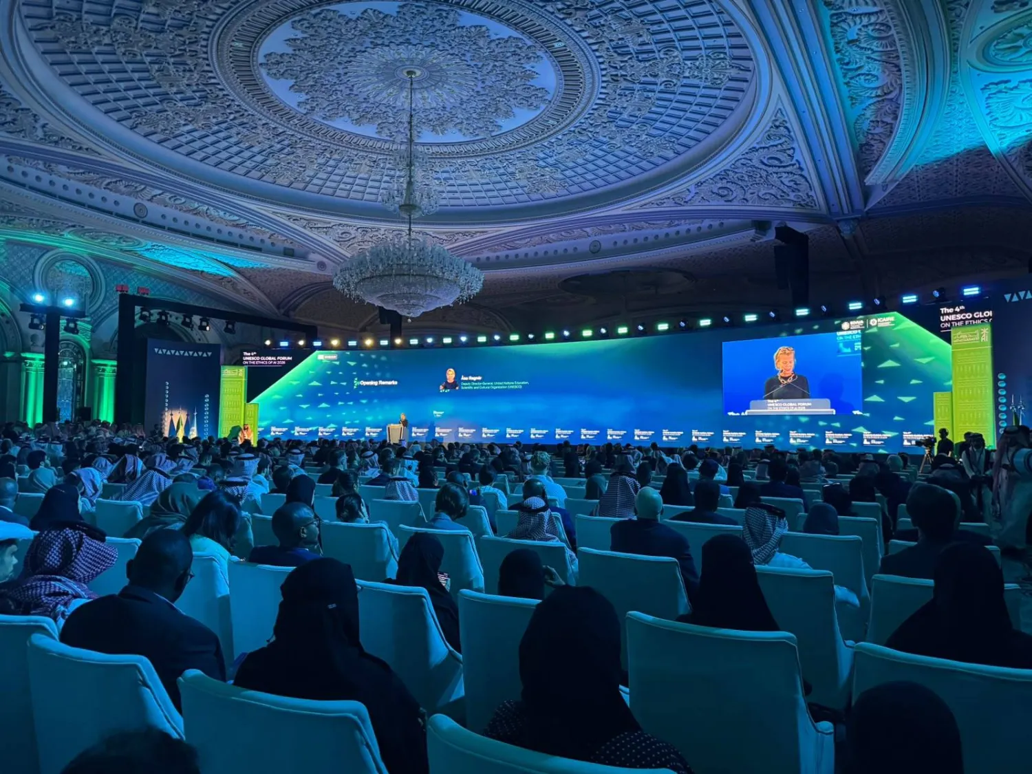 نائبة المدير العام لـ"اليونيسكو" آسيا ريجينيه تتحدث في افتتاح المنتدى العالمي لأخلاقيات الذكاء الاصطناعي في الرياض (الشرق الأوسط)