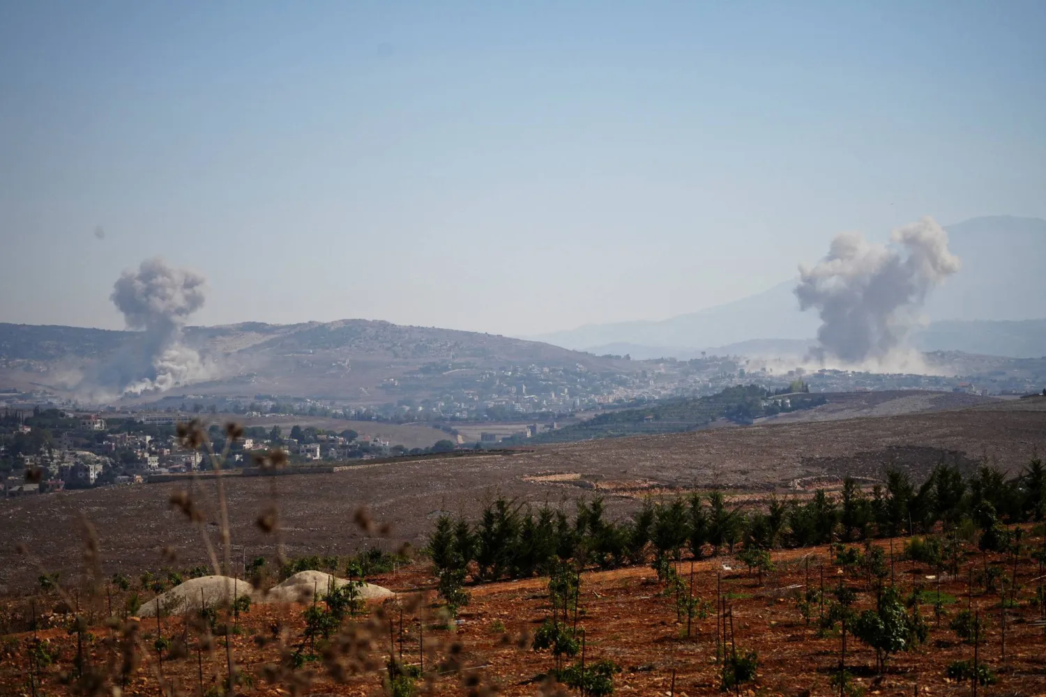  Smoke rises in southern Lebanon following an Israeli strike, as seen from Zawtar al-Gharbieh, southern Lebanon, September 13, 2026. (Reuters)