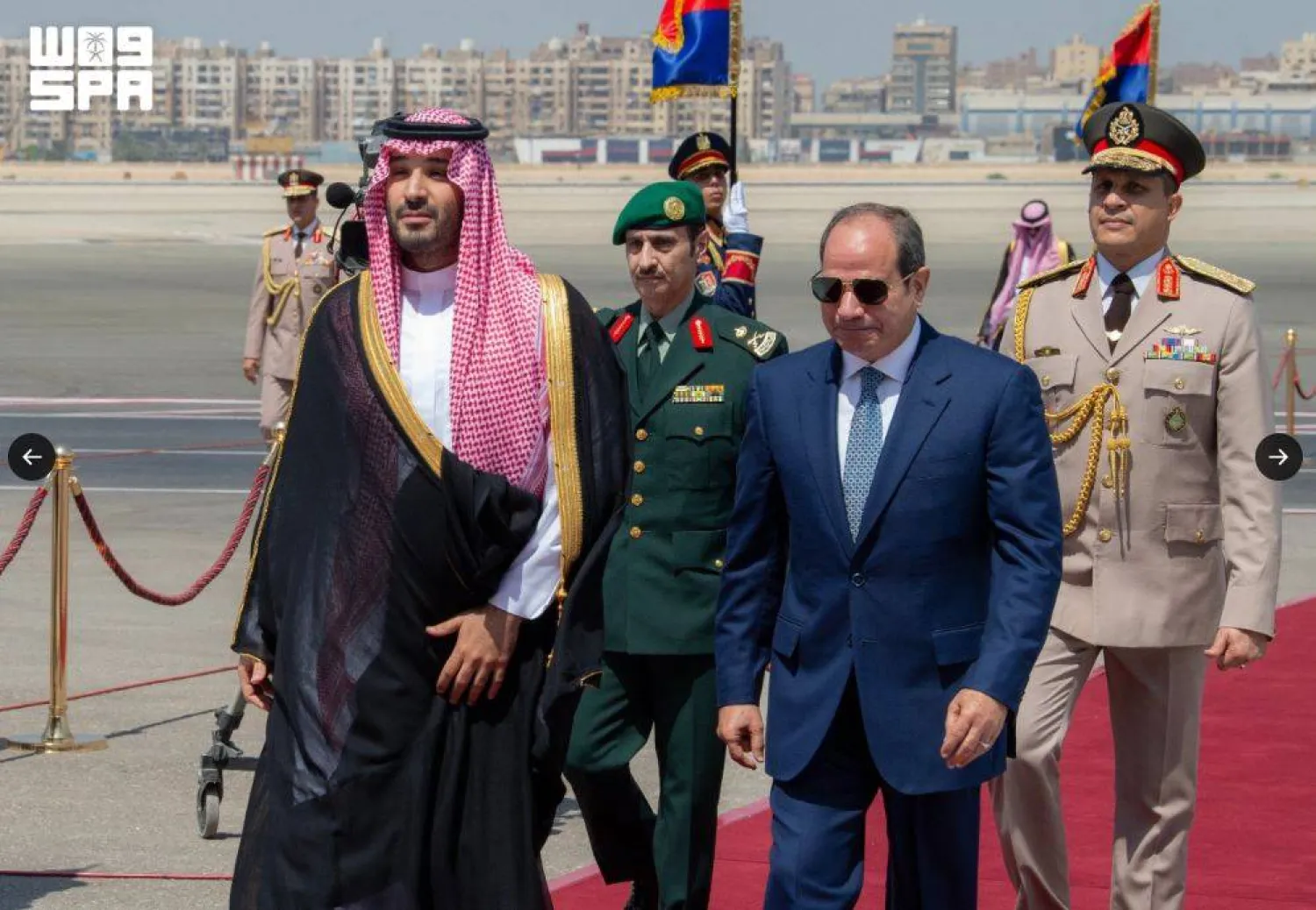 الرئيس المصري عبد الفتاح السيسي يستقبل الأمير محمد بن سلمان ولي العهد السعودي لدى وصوله إلى القاهرة (واس)