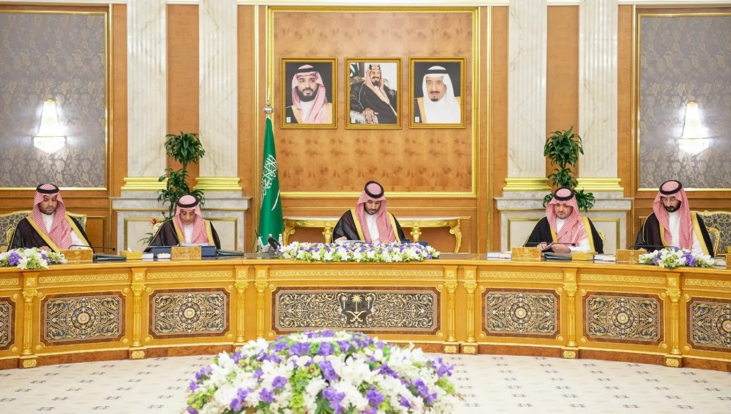الأمير محمد بن سلمان ولي العهد رئيس مجلس الوزراء خلال الجلسة في جدة (واس)