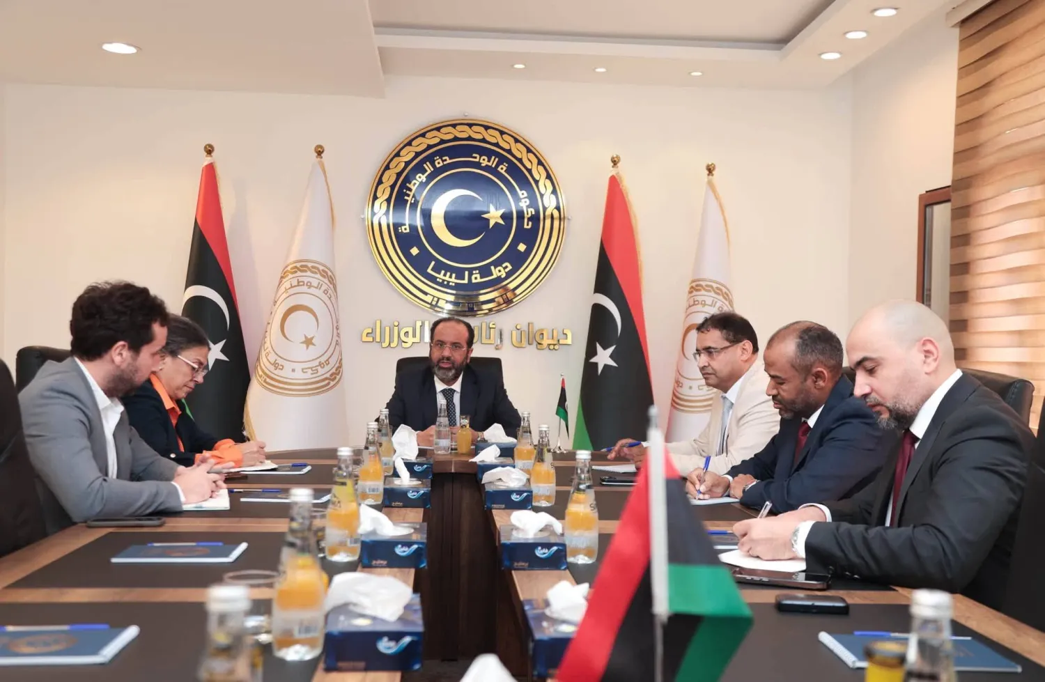 الزادمة نائب رئيس حكومة «الوحدة» خلال لقائه خوري نائبة المبعوثة الأممية لدى ليبيا (مكتب الزادمة)
