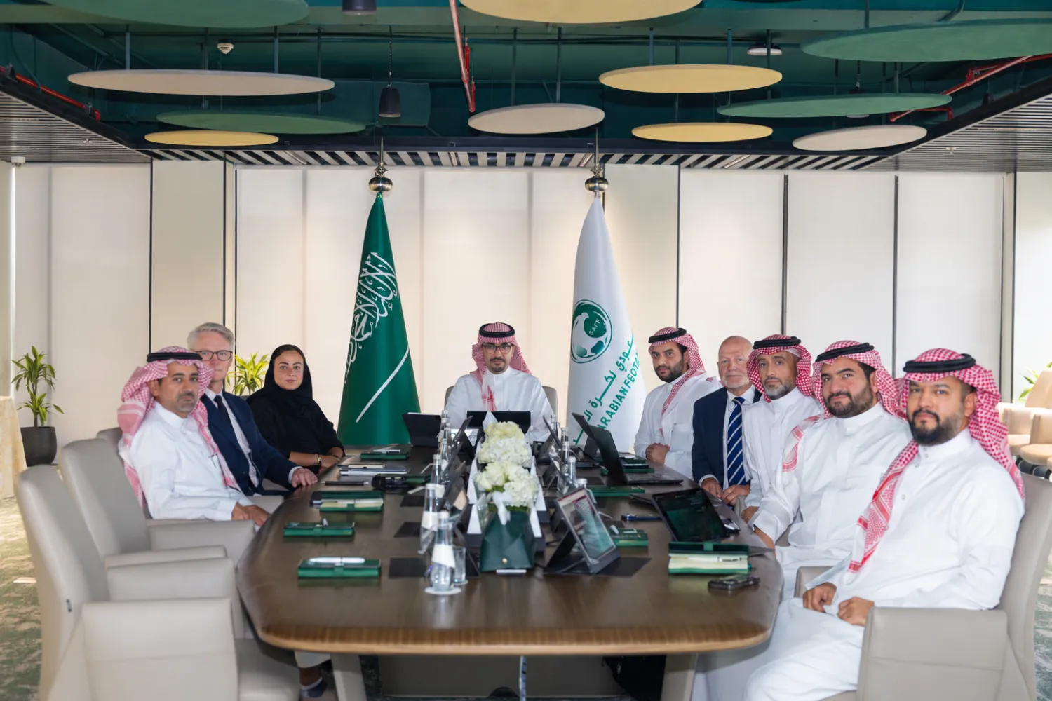 جانب من الاجتماع الدوري الأول لمجلس إدارة الاتحاد السعودي لكرة القدم (الشرق الأوسط)