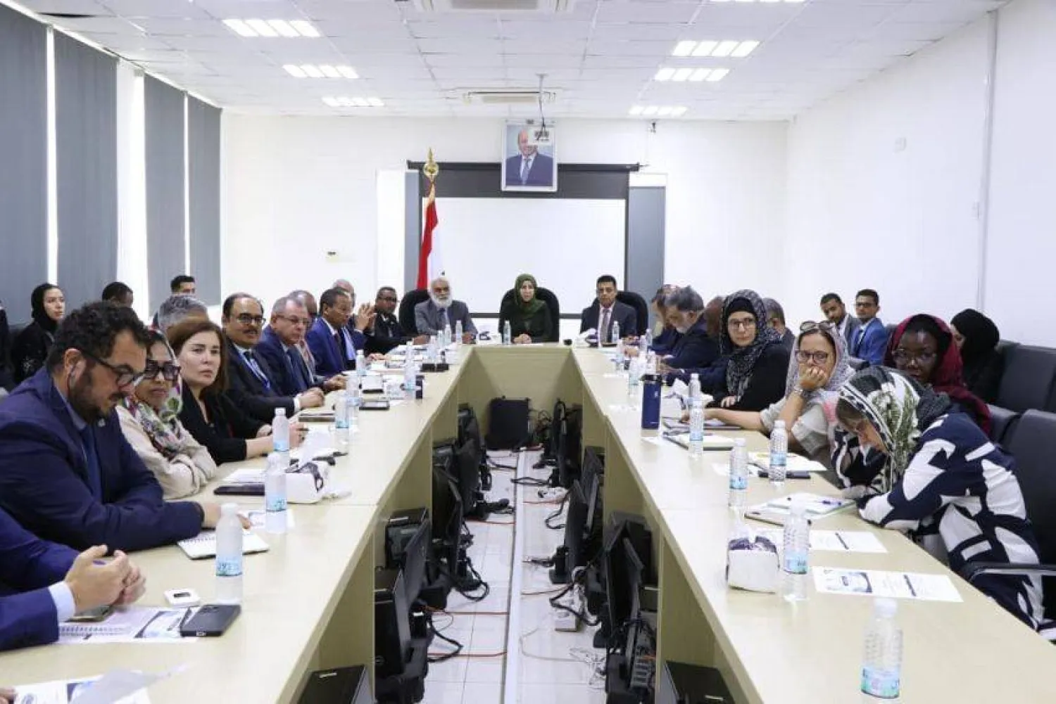 تنسيق يمني مع الوكالات الأممية لمجابهة الآثار الإنسانية جرَّاء تصعيد الحوثيين (إعلام حكومي)