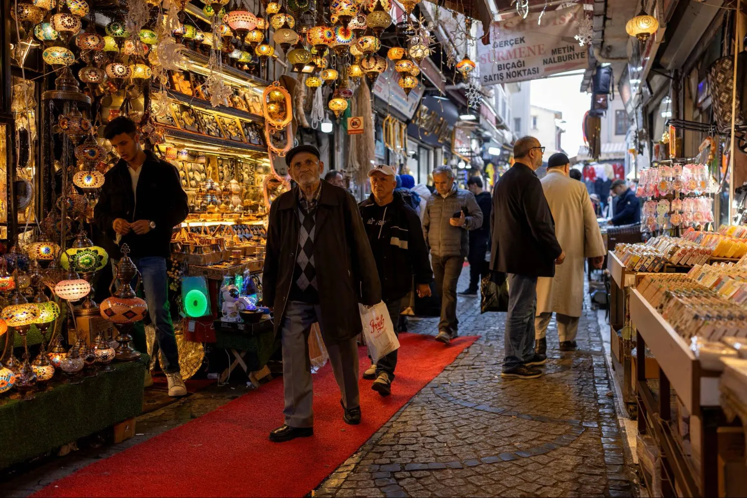 People shop at the Eminonu district of Istanbul, Türkiye, April 25, 2025. (Reuters)
