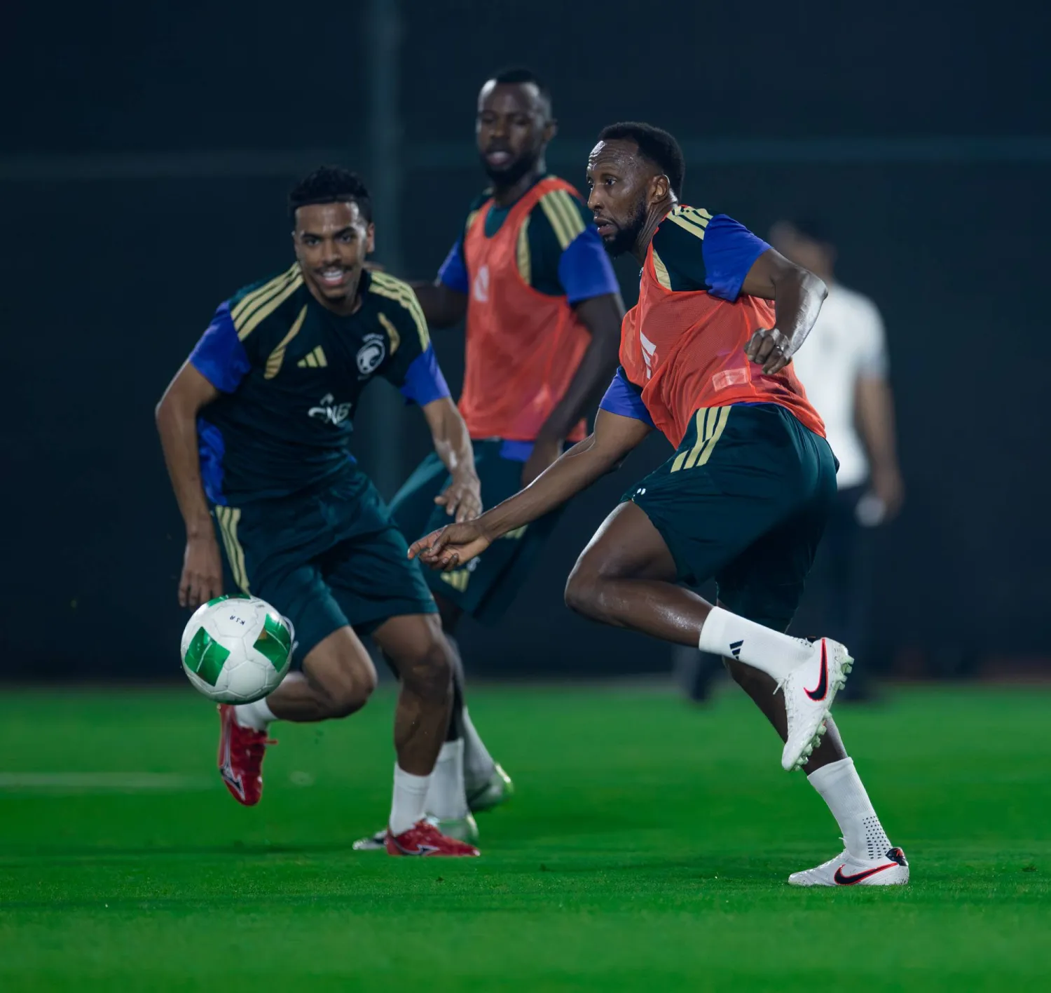 كادش والجوير خلال المران (المنتخب السعودي)